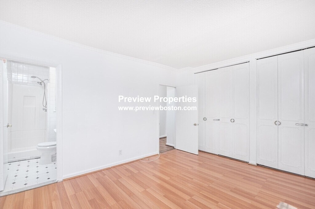 Building Photo - 248 Kelton St