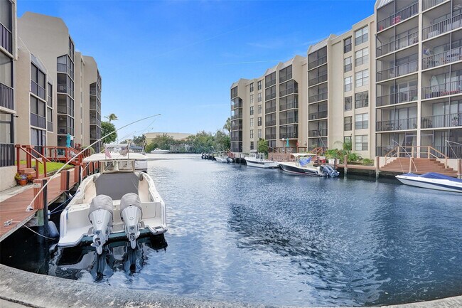 Building Photo - 13 Royal Palm Way