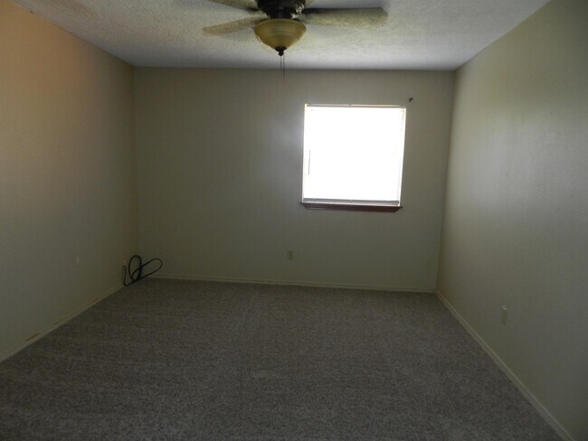 Building Photo - 4812 NW Motif Manor Blvd