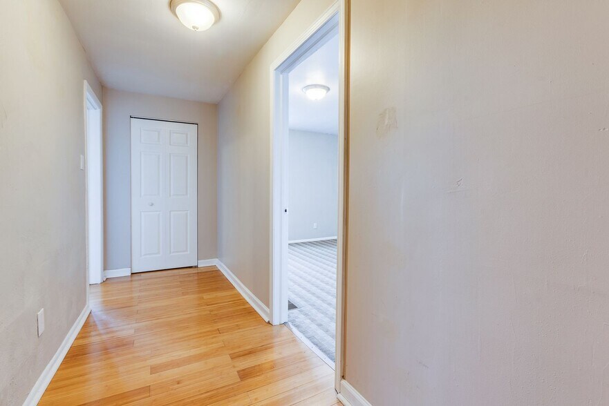 Building Photo - 1028 E Warrington Ave