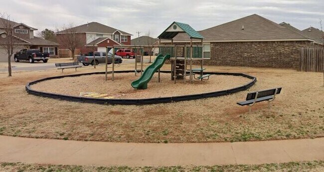 Building Photo - Yukon 4 Bed