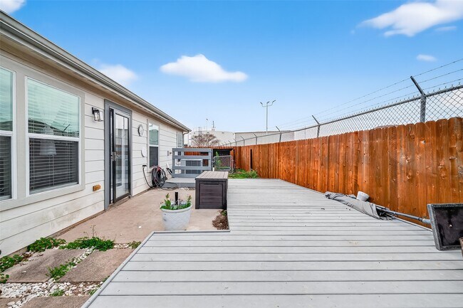 Building Photo - 20610 Moonrise River Ln