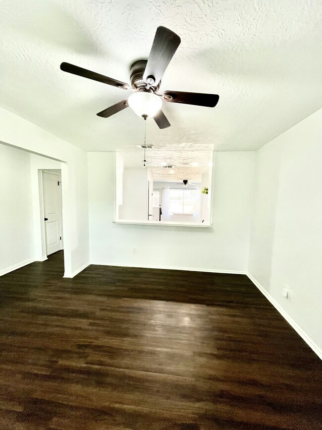 Building Photo - 3762 Laura Leigh Dr