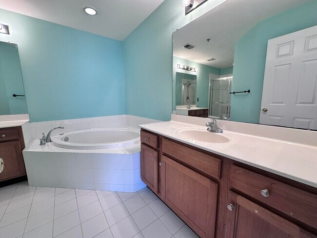 Building Photo - 2 ELCO Ct