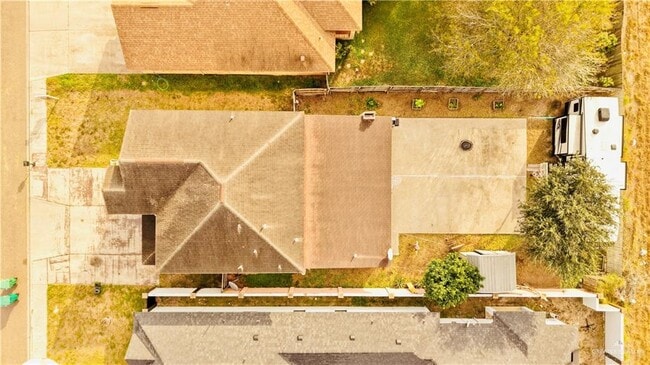 Building Photo - 19 West Dr