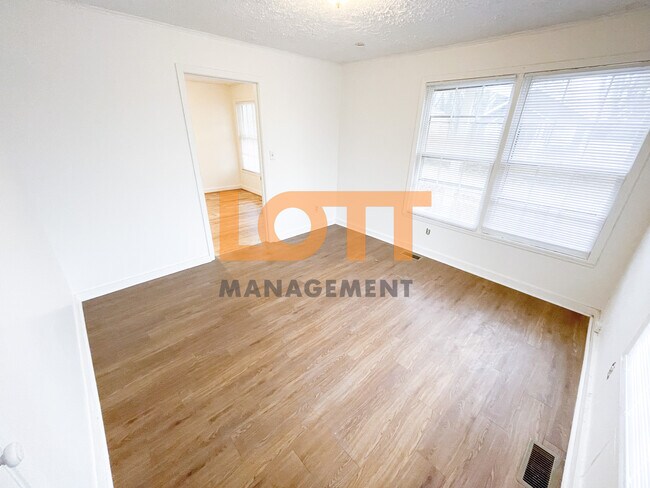 Building Photo - 1 Monroe St