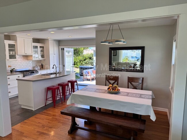 Building Photo - 517 Valmore Ave