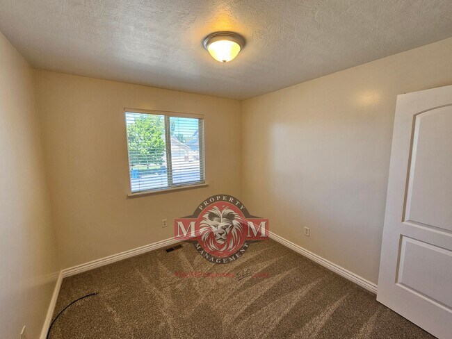 Building Photo - 3 Bed 2 Bath Home in a Herriman