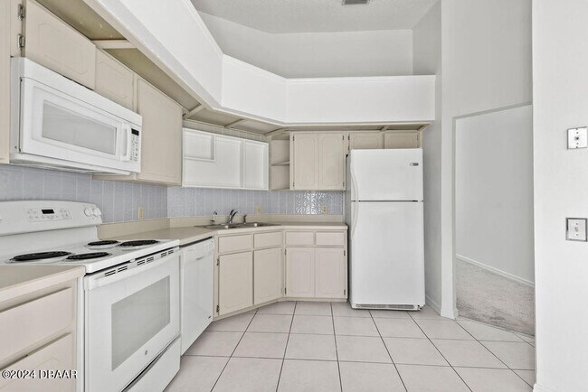 Building Photo - 596 N Nova Rd
