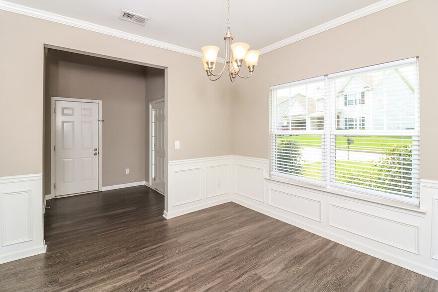Building Photo - 646 Fieldcrest Dr