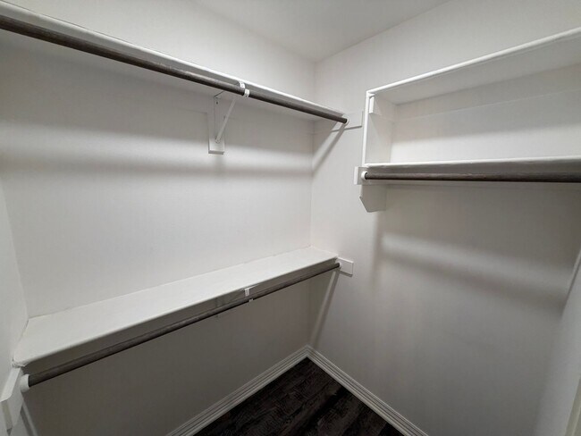 Building Photo - 6025 W Quinn St