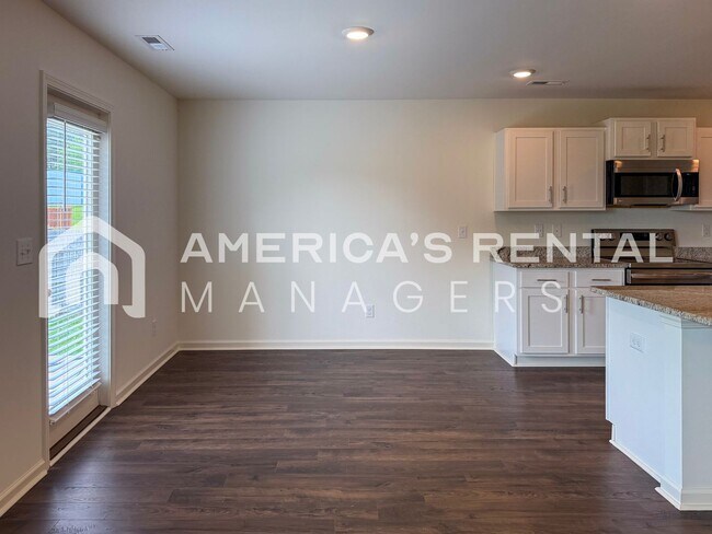 Building Photo - Move-in Special! Beautiful 5 Bed, 2 Bath h...