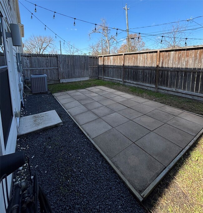 Building Photo - 4025 Tulane St