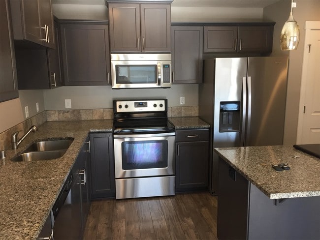 Building Photo - 5908 NE 71st Ct