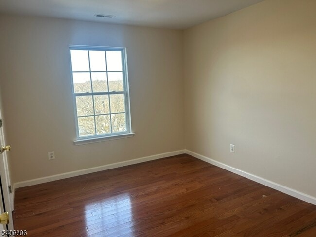 Building Photo - 226 Winding Hill Dr