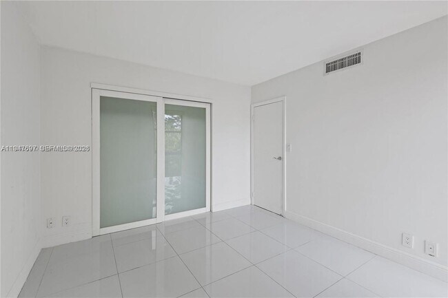 Building Photo - 20335 W Country Club Dr