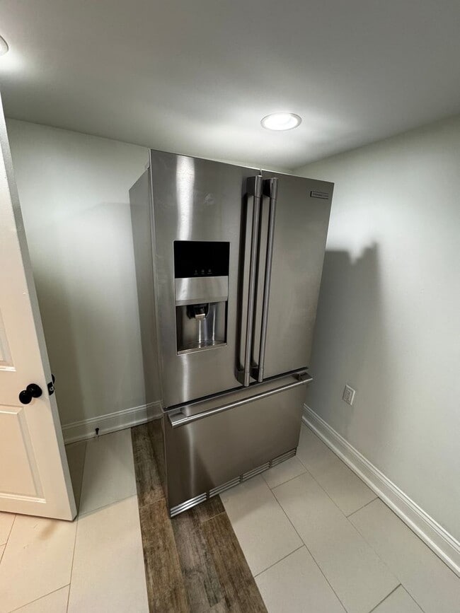 Building Photo - NEWLY RENOVATED EXPANSIVE 5BD 4BA BRIGHTWOOD HOME