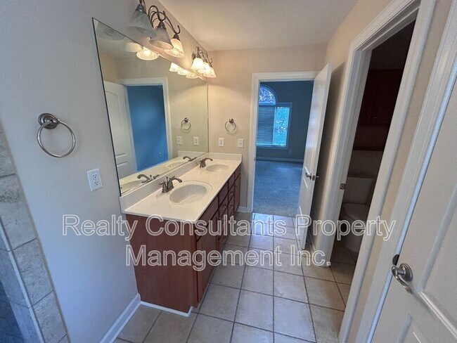 Building Photo - 4540 Pebble Lake Dr