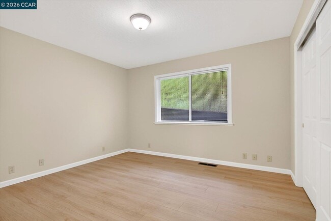 Building Photo - 261 Castle Hill Ranch Rd