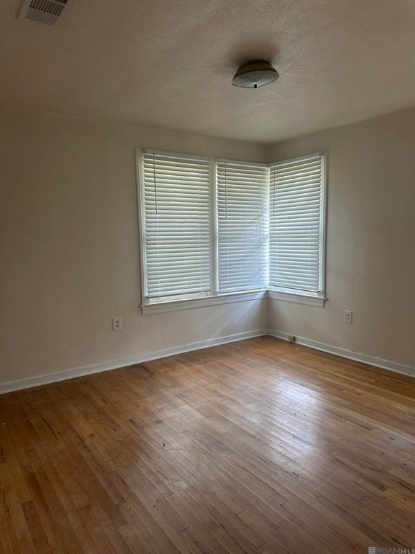 Building Photo - 9161 Meadowood St