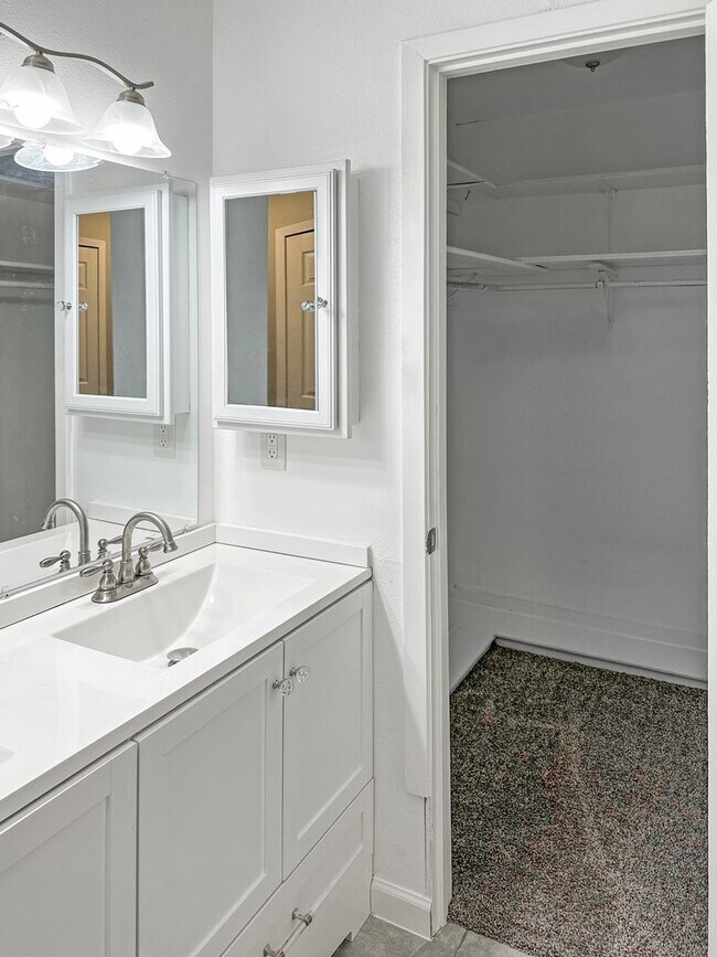 Building Photo - Charming 4-Bedroom with Modern Upgrades in Prime Location