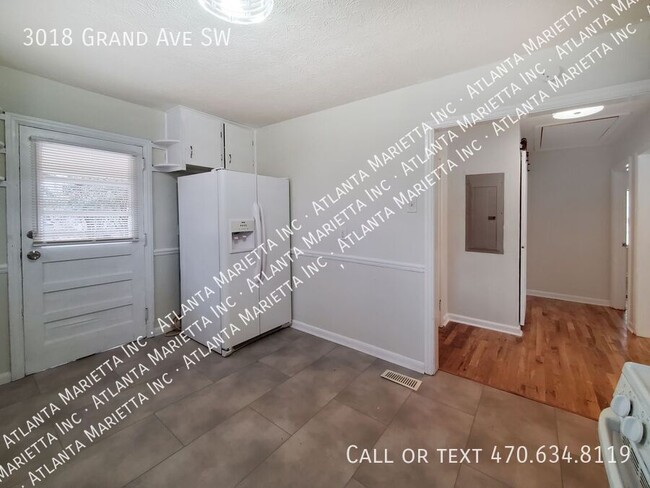 Building Photo - 3018 Grand Ave SW