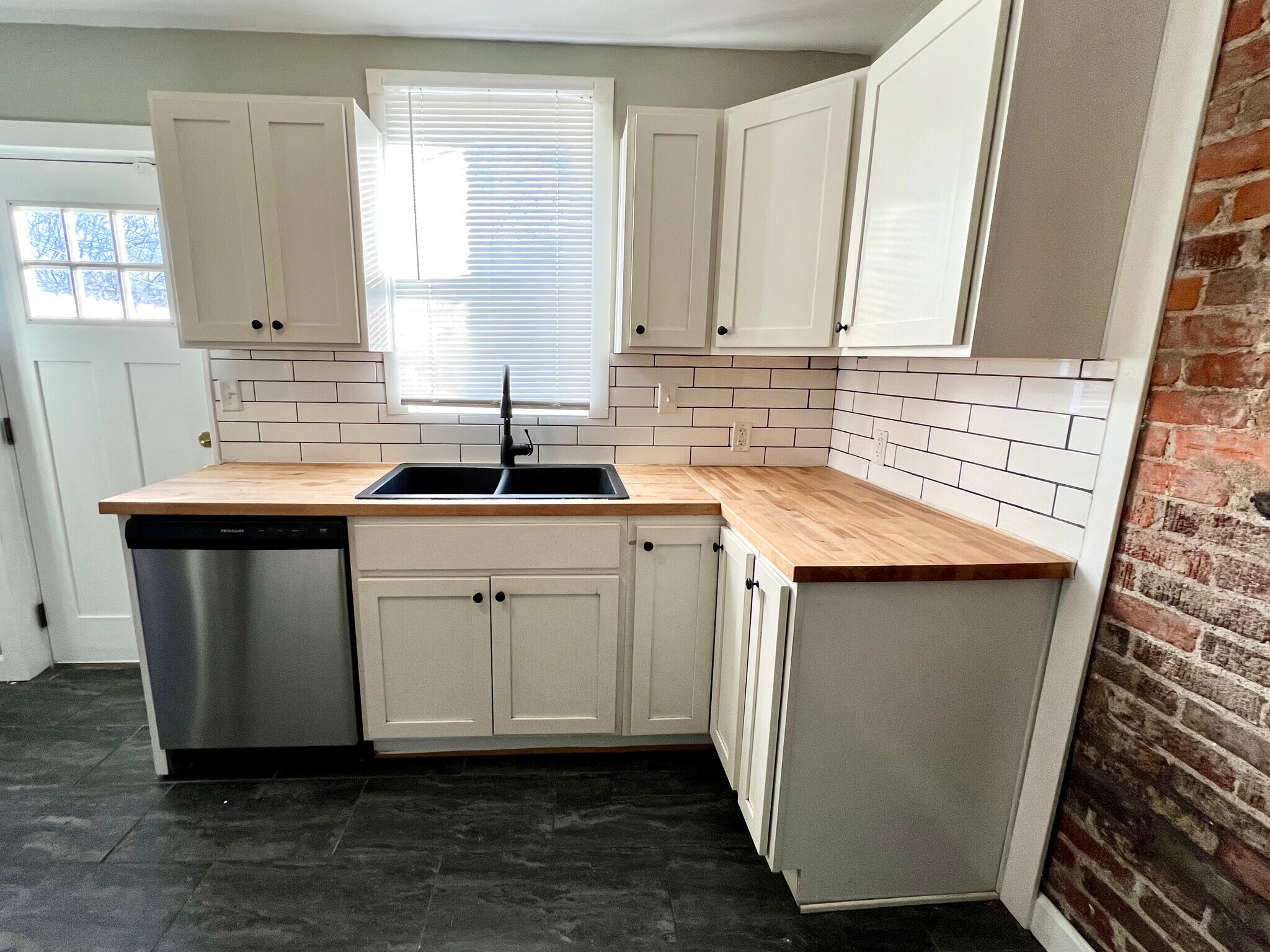 Building Photo - 1157 E Whittier St