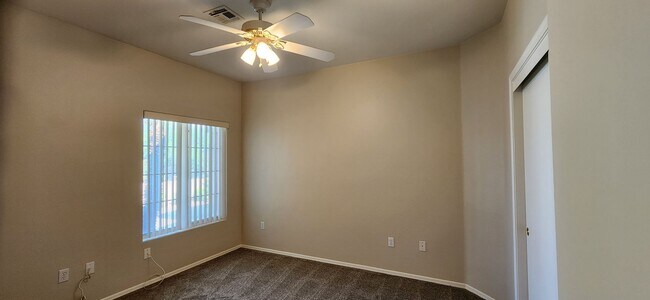 Building Photo - FRESHLY PAINTED 2 Bedroom Patio Home in Ag...