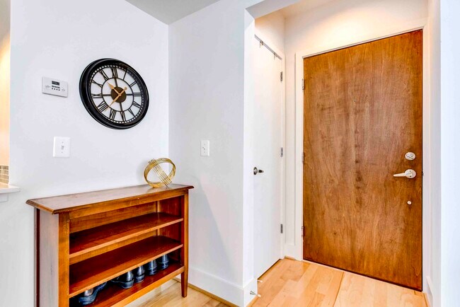 Building Photo - 809 Otis Pl NW