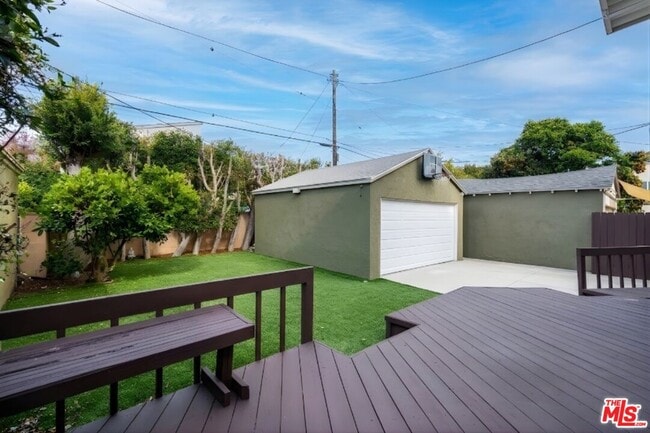 Building Photo - 2522 Armacost Ave