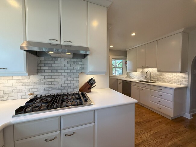 Building Photo - LITTLETON CHARM!!! CORNER LOT, BRICK HOME WITH GARAGE, AVAILABLE NOW, $0 DEPOSIT OPTIONS