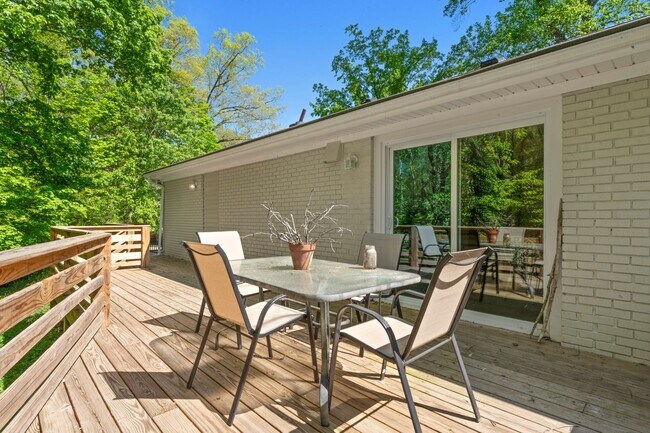 Building Photo - 3 Bedroom Furnished in Oldham County