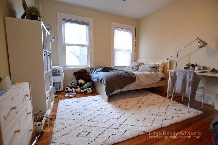 Building Photo - 73 Leicester St