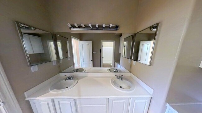 Building Photo - 7912 Hampshire Rd