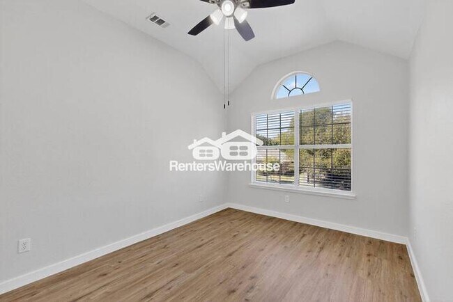 Building Photo - MOVE IN READY Denton Home