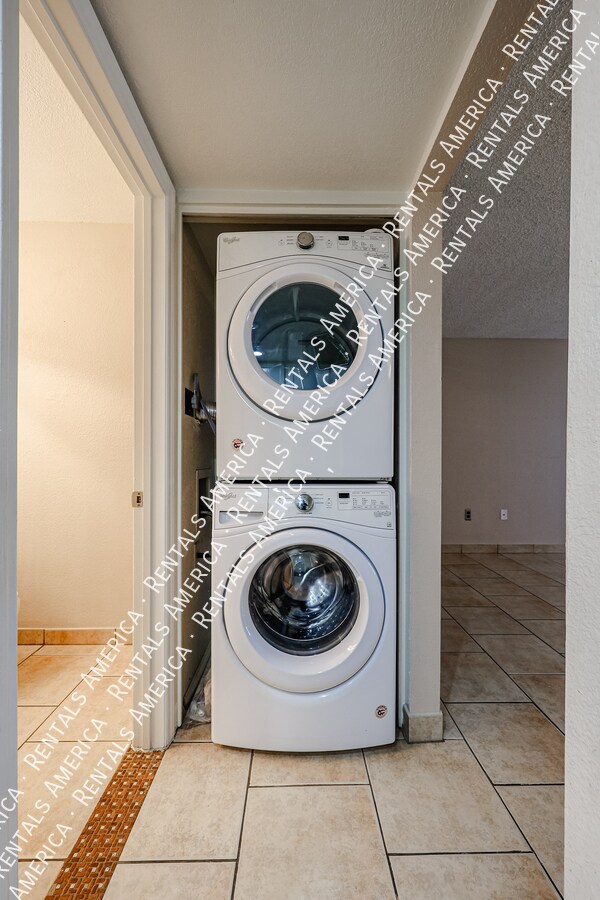 Building Photo - Check out this beautiful 2-bedroom, 2.5 ba...