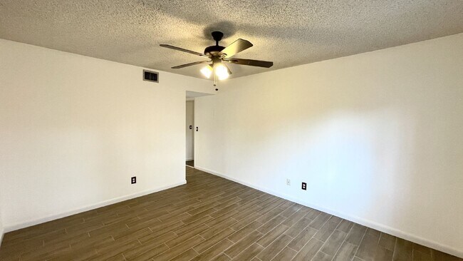 Building Photo - Charming 2-Bed with Scenic Views in Boynton Beach