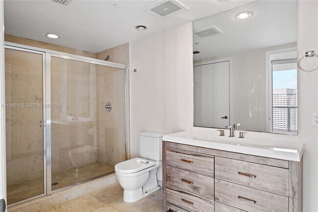 Building Photo - 495 Brickell Ave