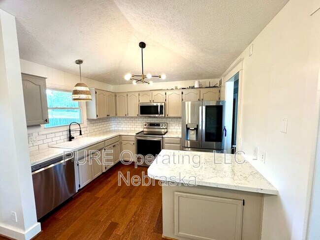 Primary Photo - 8108 S 152nd Ave