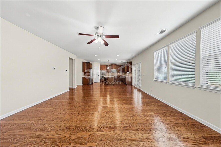 Building Photo - 307 Victoria Heights Dr