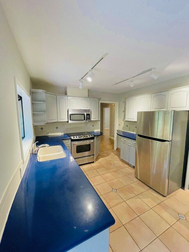 Building Photo - Charming 3-Bed, 2-Bath Ranch in Prime Atlanta Location