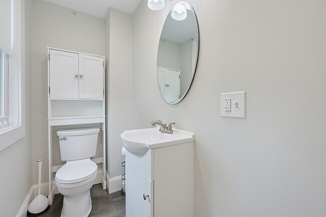 Building Photo - 63 Bancroft Park