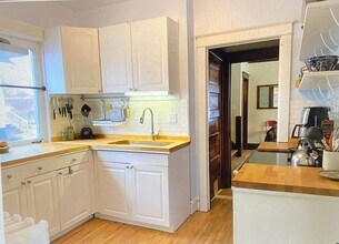 Building Photo - AVAILABLE APRIL - 3 BED 1 BATH