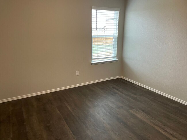 Building Photo - Get an A+ in Savings: Enjoy a $500 Move-In Credit! | 4-Bed, 2.5-Bath Home in Saint Hedwig