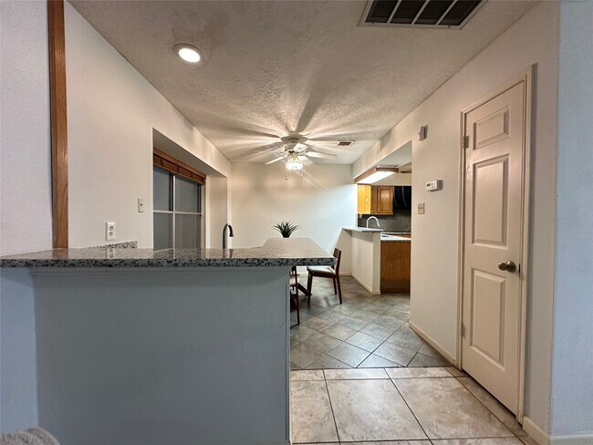 Building Photo - 3306 Kempwood Dr