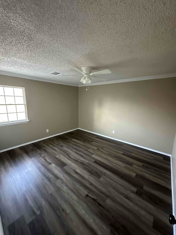 Building Photo - 9224 W 1st St