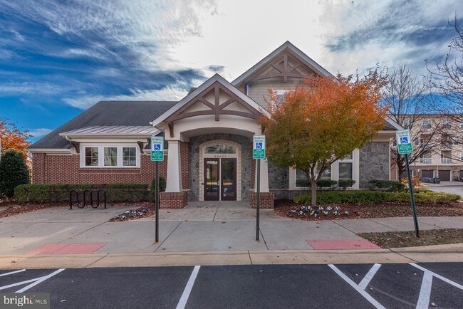 Building Photo - 43376 Town Gate Square