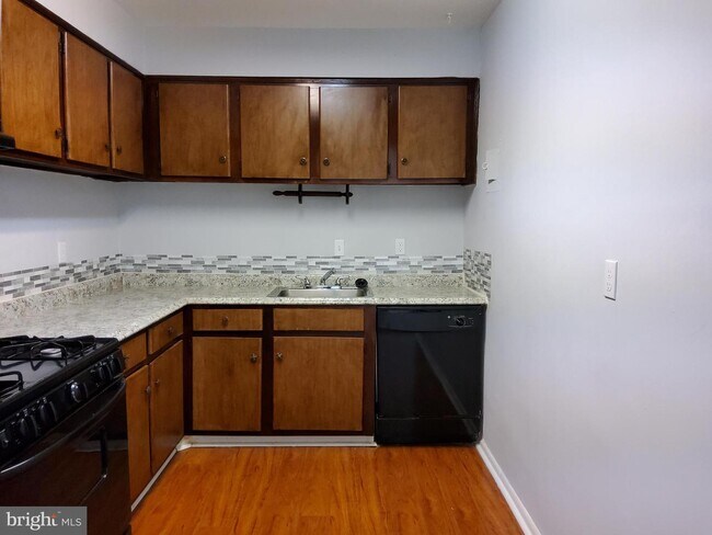 Building Photo - 9250 Edwards Way