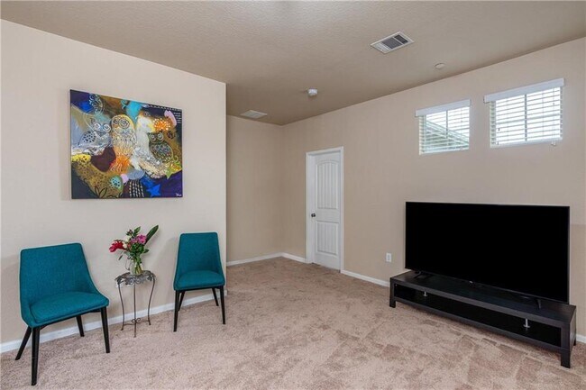 Building Photo - 2880 Donnell Dr