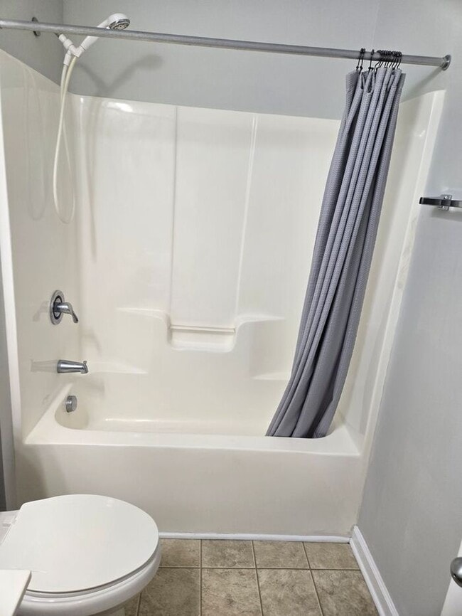 Building Photo - Beautiful 3 bedroom available